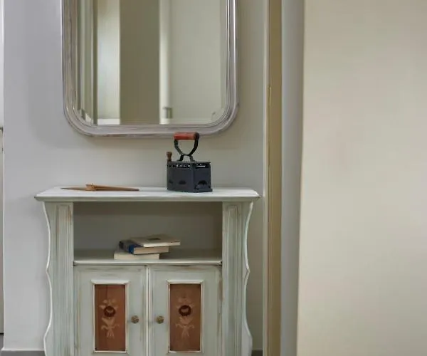 Alpha House Gialia Steniaí